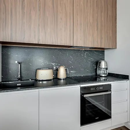 Old Town Scala C With Parking By Lion