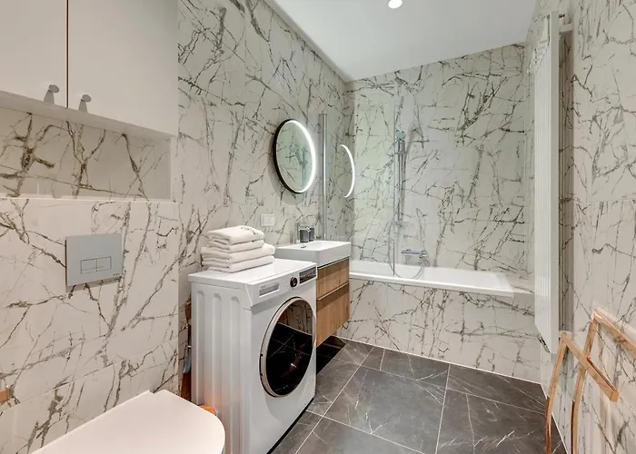 Old Town Scala C With Parking By Lion Daire *